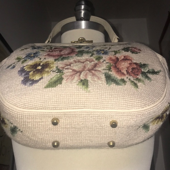 Vintage Floral Tapestry Top Handle Bag ๐ - Picture 7 of 8